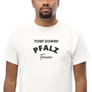 Mann trägt T-Shirt mit Pfalz Forever Schriftzug